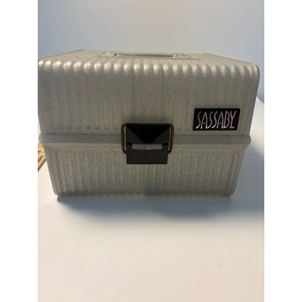 Sassaby Silver glitter hard plastic makeup case 9x9
